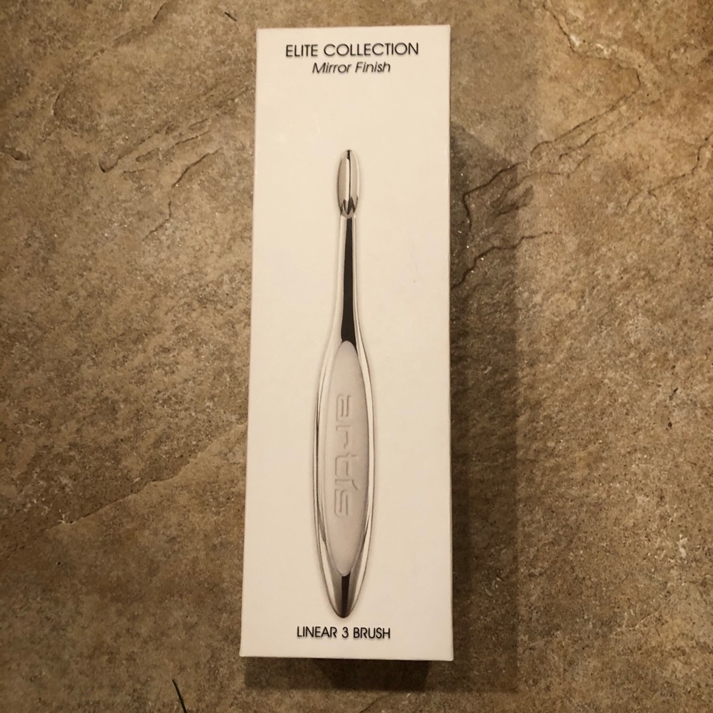 Artis ELITE LINEAR 3 makeup brush
